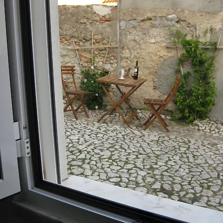 The Back Yard Nest Apartment Lisbon