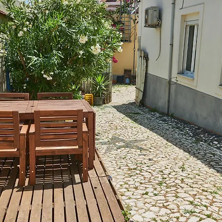The Back Yard Nest Апартаменты