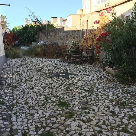 Apartment The Back Yard Nest Lisbon