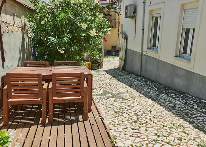 The Back Yard Nest Lägenhet